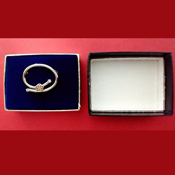 Vintage Disney Epcot Brooch Pin 80s Goldtone Unisex Signed Original Box - Picture 7 of 14